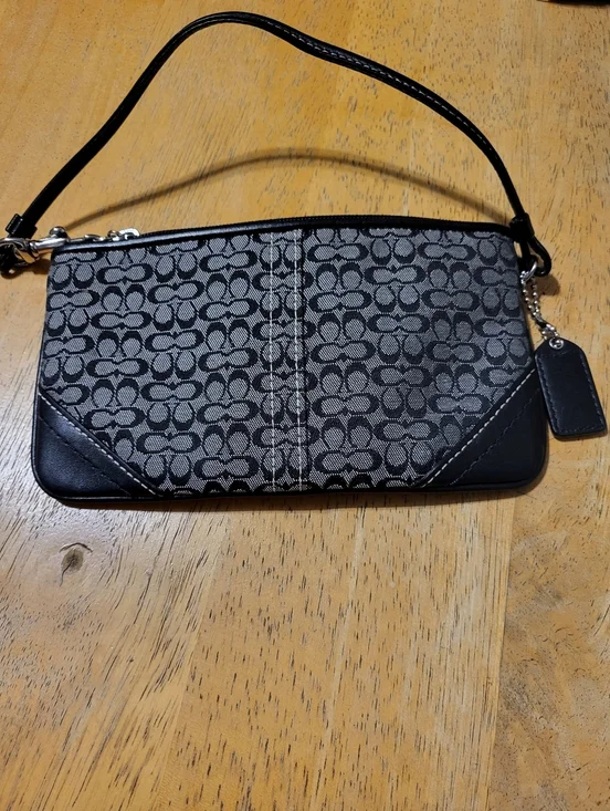 Coach VINTAGE Mini Soho "Hippie" Bag. EUC. And Matching Wristlet. - Picture 9 of 10